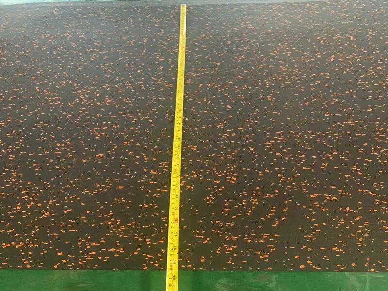 Профессиональный набор инструментов для работы с резиновыми полами, включая 100-фунтовый валик и хозяйственный нож